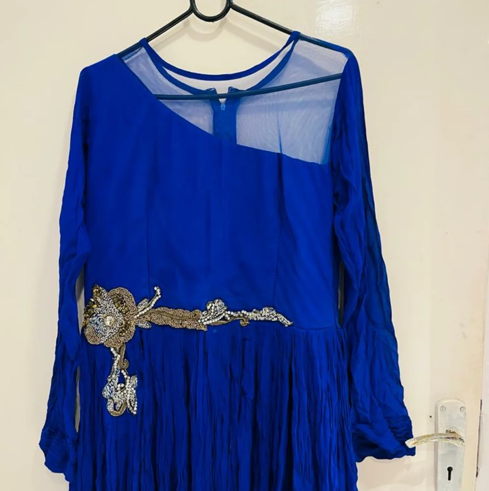 Blue very beautiful gown - Picture 6 of 12